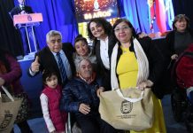 Reconocimientos a vecinos y música en vivo marcaron el Aniversario 84 de Futrono