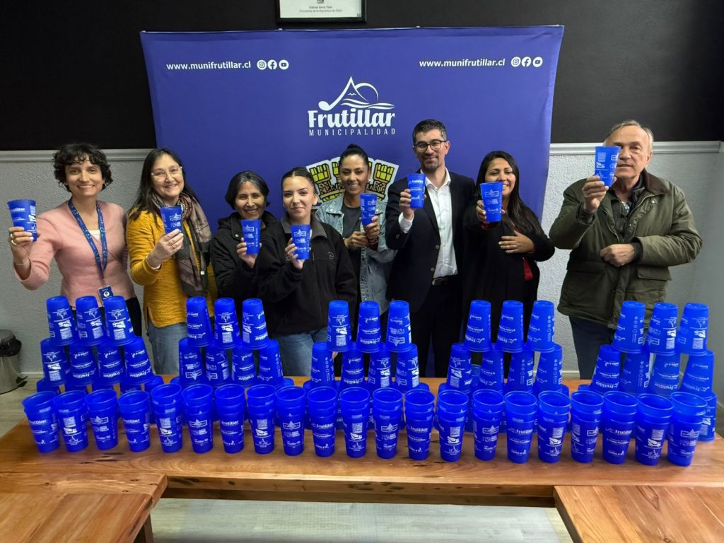 Frutillar innova con vasos reutilizables en sus fondas de Fiestas Patrias 2025