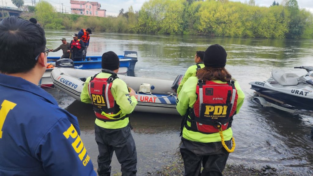 Por agua, tierra y aire se mantiene la búsqueda de jóvenes desaparecidos en los ríos Rahue y Bueno