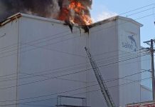 Declaran tercera alarma de emergencia en incendio industrial en Puerto Varas