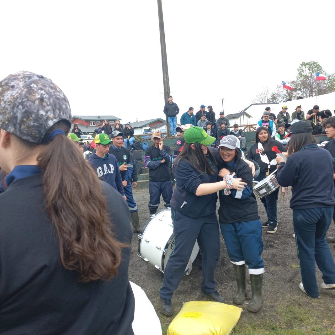 ALEGRES COMPETIDORES JUEGOS AGRO