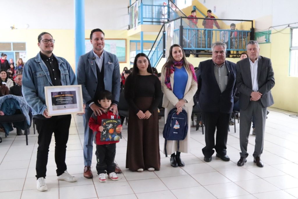 Estudiante de Escuela La Vara visitará el Centro Espacial Nacional de Inglaterra premiado por su buena asistencia