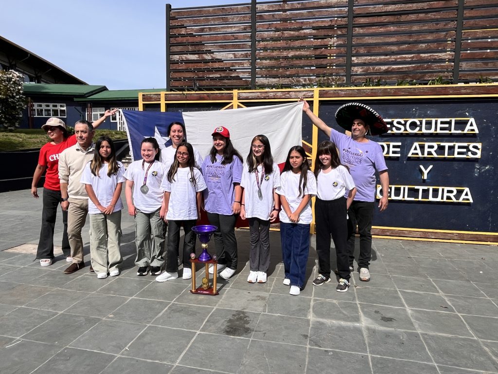 De Osorno, a México y el mundo: Alumnas de la Escuela de Arte y Cultura festejan vicecampeonato mundial de danza
