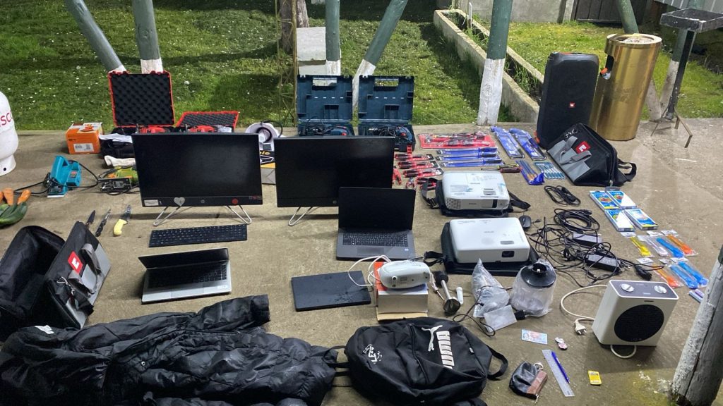 Detienen a dos menores por robo a liceo en Purranque
