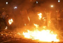 Se agudiza crisis en Perù: Un muerto en multitudinaria protesta