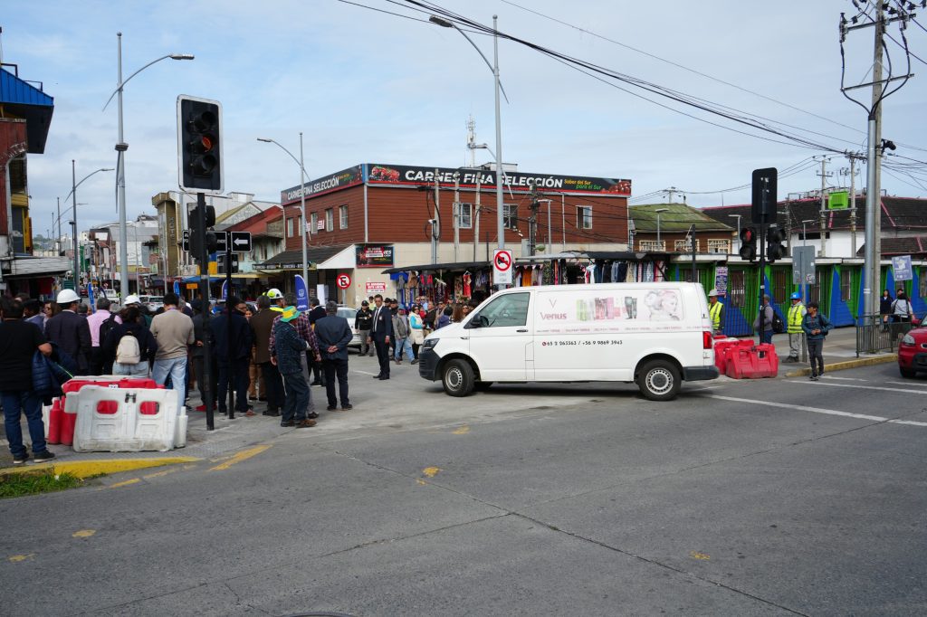 Reabren calle Antonio Varas tras cinco años y llaman a peatones a usar veredas ante retorno del tránsito vehicular