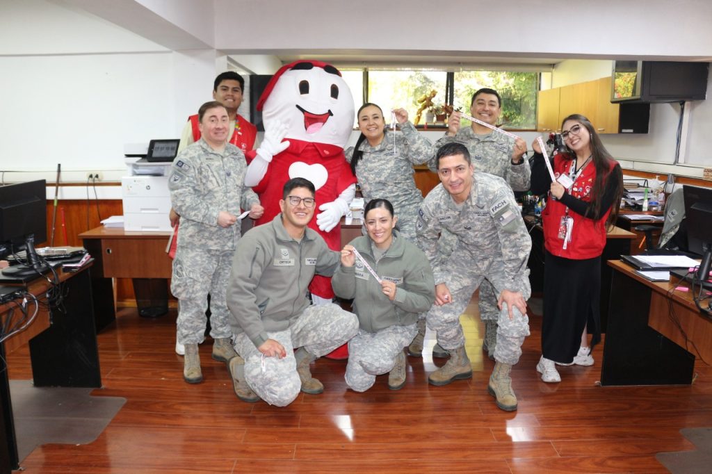 Teletín compartió con aviadores militares en Puerto Montt