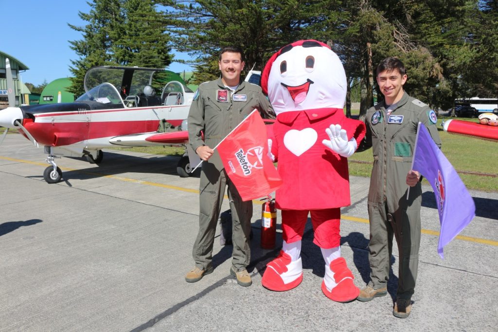 Teletín compartió con aviadores militares en Puerto Montt