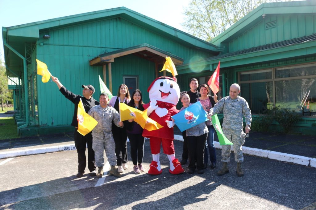 Teletín compartió con aviadores militares en Puerto Montt