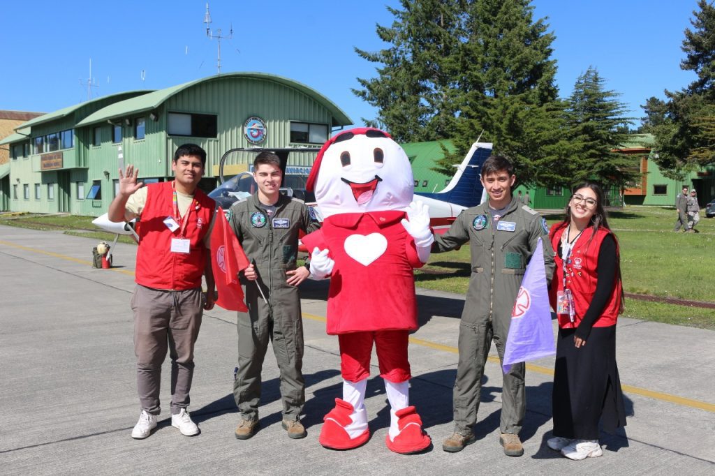 Teletín compartió con aviadores militares en Puerto Montt