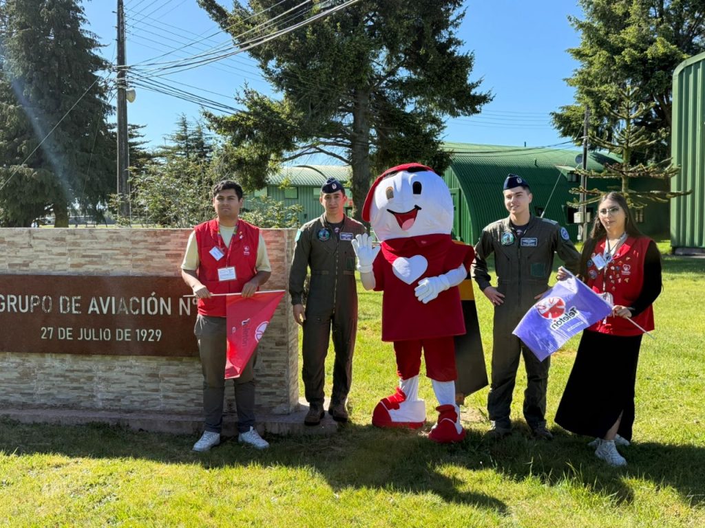 Teletín compartió con aviadores militares en Puerto Montt