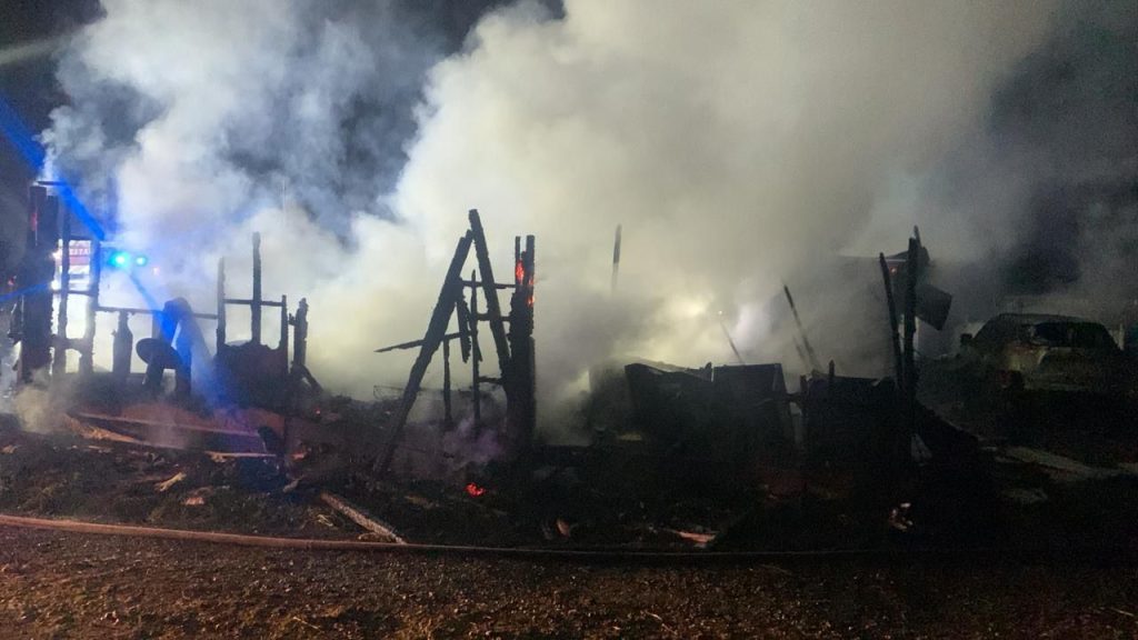 Tragedia en Río Bueno: mueren una mujer de 80 años y un menor de 15 en incendio