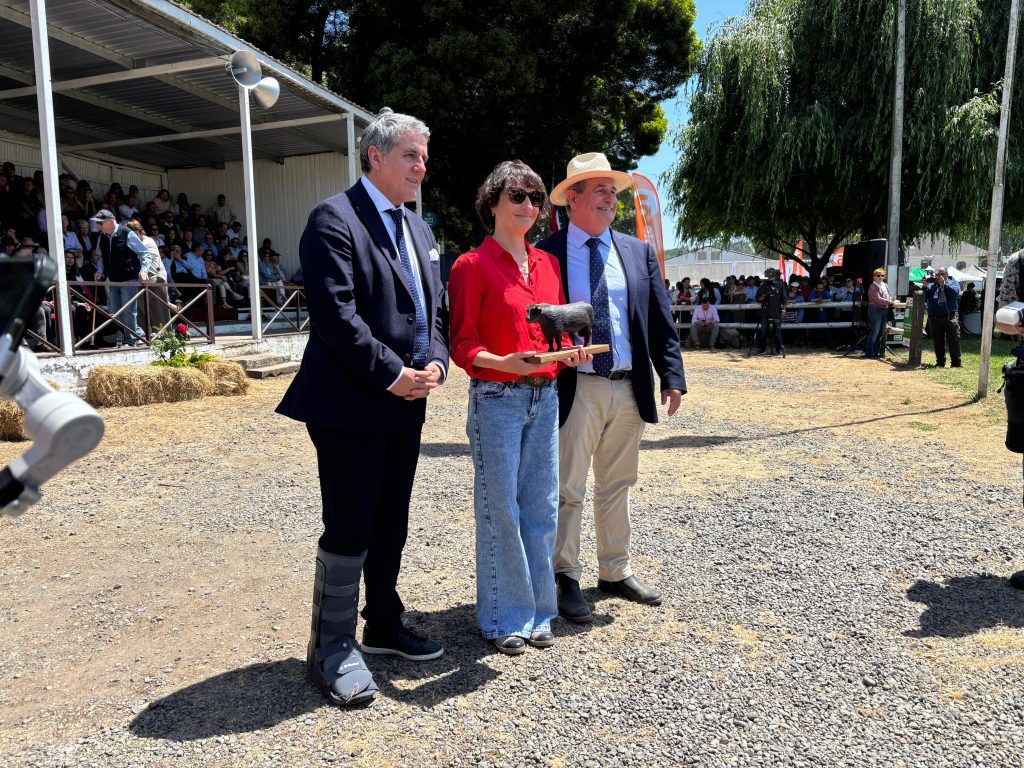 Reconocen trayectoria y compromiso con el agro en inauguración oficial de Sago Fisur 2025