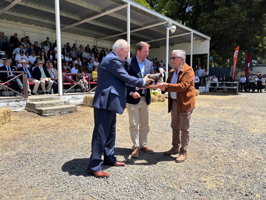 Reconocen trayectoria y compromiso con el agro en inauguración oficial de Sago Fisur 2025