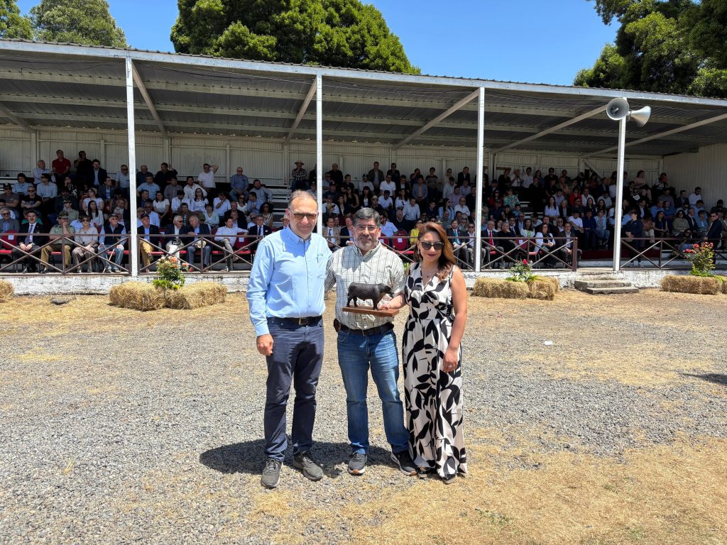 Reconocen trayectoria y compromiso con el agro en inauguración oficial de Sago Fisur 2025