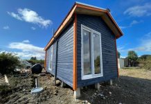 Aumentan a 27 las víctimas por estafa de las Tiny House: Acusado está desaparecido y abandonó galpón en Puerto Montt