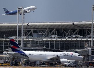 Comienza el paro de pilotos de Latam tras fallida negociación, mientras aerolínea reprograma algunos vuelos inicio