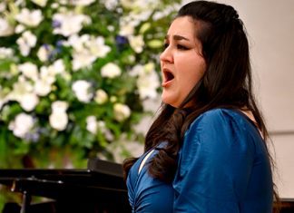 Soprano chilena hace historia al pasar a la semifinal de concurso de canto lírico de la Metropolitan Opera House de Nueva York inicio
