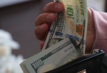 Dólar se hunde $10 y registra su menor nivel en más de un año ante nuevo récord del cobre