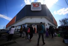 Tiene más de 40 años de historia: anuncian cierre definitivo de cadena de supermercados en Chile
