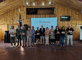 Presentan las 10 pinturas de la exposición “Tradiciones, arte, campo y mar” de Fundación AcompañaChile inicio