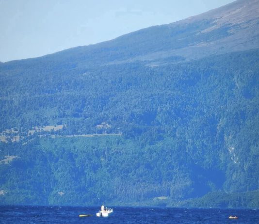 Intenso operativo de rescate tras volcamiento de bote inflable en Lago Llanquihue inicio
