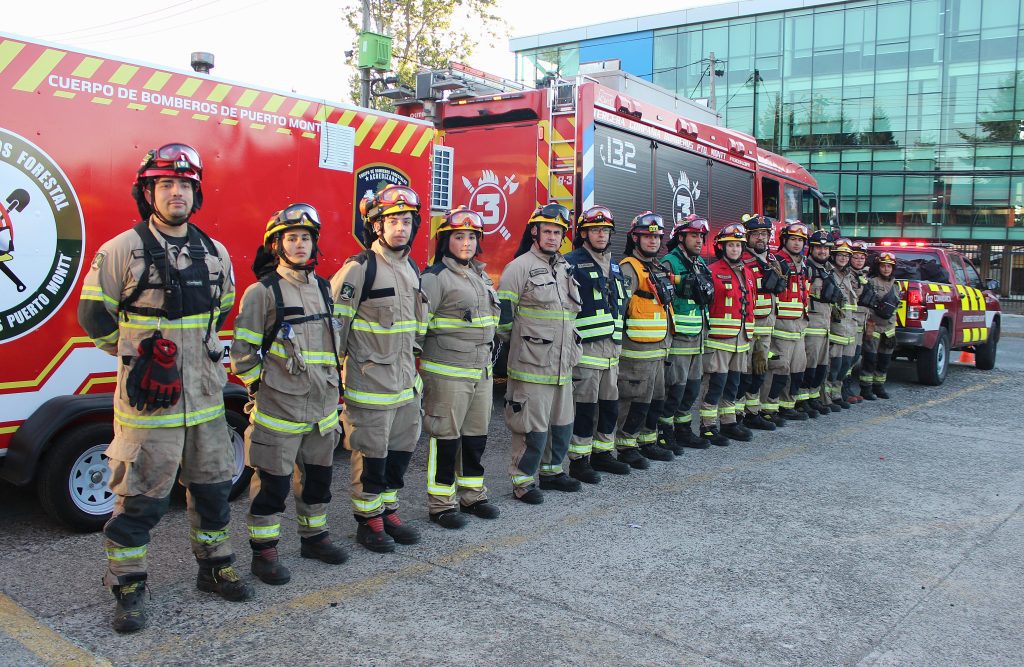 Bomberos de Llanquihue se encuentran combatiendo incendios forestales en La Araucanía