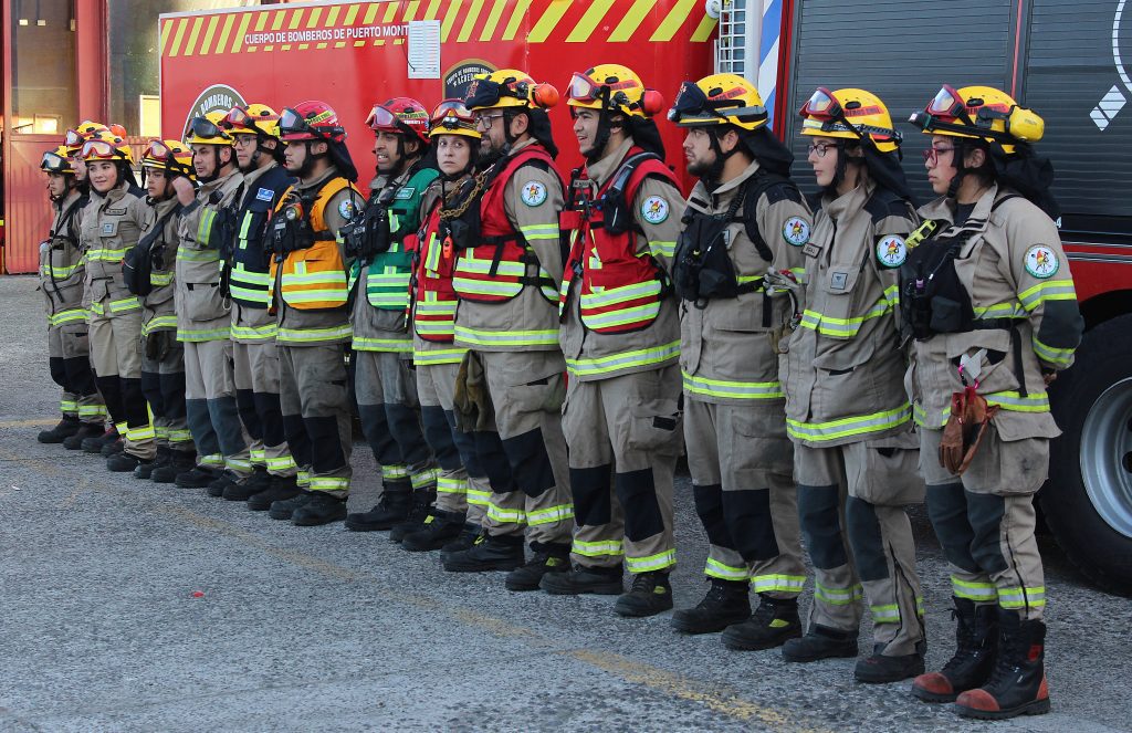 Bomberos de Llanquihue se encuentran combatiendo incendios forestales en La Araucanía