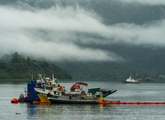 Continúa intensa búsqueda tras naufragio: Siguen los buceos para ubicar a tres desaparecidos y preparan reflote de embarcación inicio