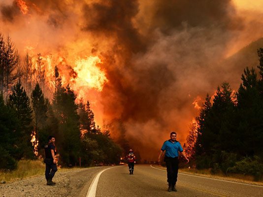 Chile ofrece apoyo y cooperación a Argentina ante devastadores incendios forestales en la Patagonia inicio