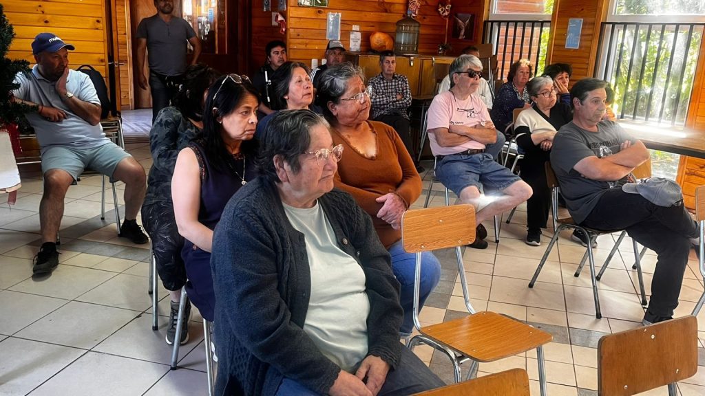 Vecinos de Pilmaiquén exponen problemas eléctricos ante autoridades y empresa distribuidora