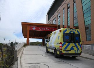 Tenía fuego artificial irregular en la mano y le explotó en el rostro: Grave joven en Puerto Montt inicio