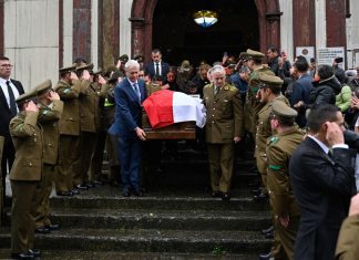 Kast pidió «cuidar y respetar a Carabineros» en funeral del mártir Javier Figueroa Manquemilla