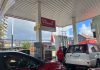 Largas filas en servicentros de Osorno ante inminente alza de combustibles