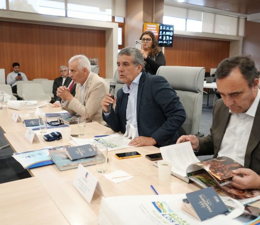 Gobernadores regionales solicitan al Ministerio de Transportes financiar subsidios ante alza de combustibles