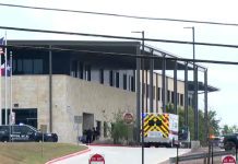 Ahora en Texas, EE.UU.: Estudiante dispara contra su profesora y luego se quita la vida en una escuela