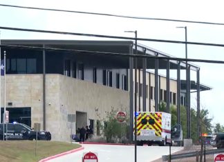 Ahora en Texas, EE.UU.: Estudiante dispara contra su profesora y luego se quita la vida en una escuela