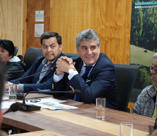 Gobernador regional revela enfermedad neurológica, pero asegura continuidad en su cargo