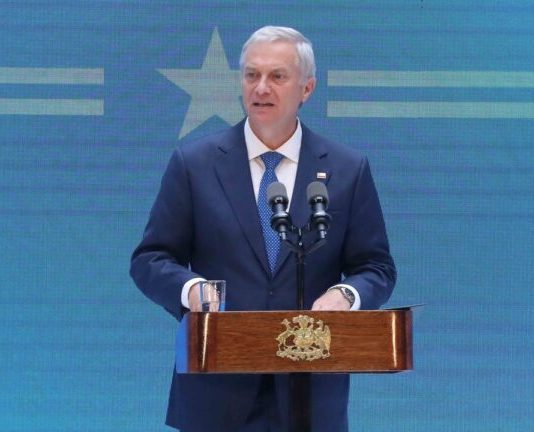 Encuesta Criteria: Aprobación del presidente Kast baja a 36% y desaprobación se mantiene en 51%