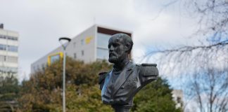 Osorno rinde homenaje a las Glorias Navales con solemne ceremonia en la Plaza de Armas