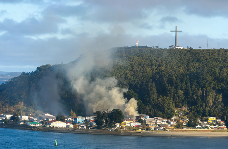 Tragedia en Puerto Montt: Adulto mayor de 86 años fallece en incendio en Isla Tenglo
