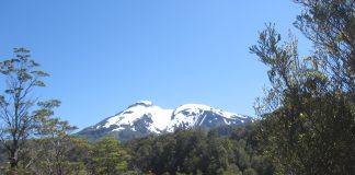 CONAF Los Lagos reitera llamado a la precaución en áreas protegidas, ante el fallecimiento de un montañista en volcán Calbuco