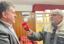 Delegado de Osorno crítica izamiento de bandera mapuche en Frutillar: «La del Futawillimapu es celeste con café»