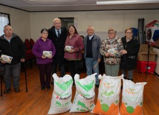 Municipio de Osorno entrega semillas de hortalizas y sacos de alimento para animales a familias campesinas