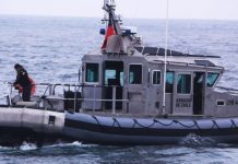 Investigan muerte de padre y su hija de 4 años tras volcar bote auxiliar en isla Puluqui