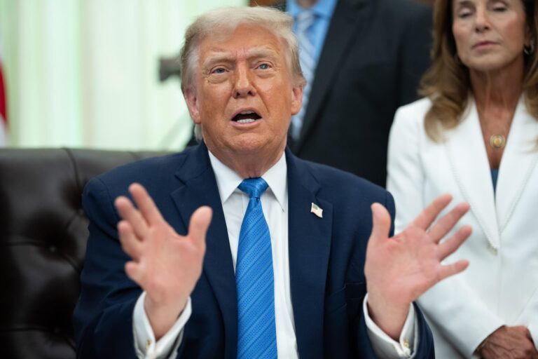 Trump llega a los 80 presumiendo de salud aunque crecen las dudas sobre sus facultades