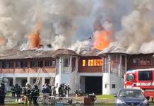 Bomberos sigue trabajando en incendio de «Regimiento Arauco» en Osorno