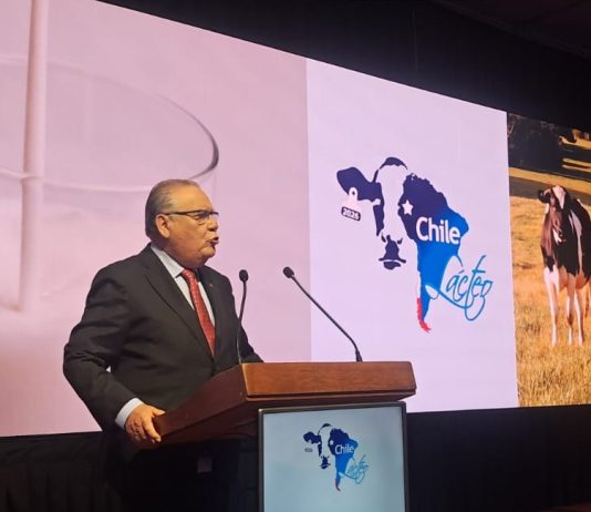 En Congreso Chilelácteo en Osorno, el ministro de Agricultura Jaime Campos, destaca que el sector ha logrado una consolidación histórica
