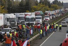 Camioneros exigen a Kast rebajar precio de los combustibles tras fin de conflicto internacional