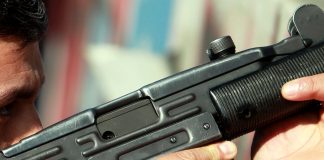 Buscan subametralladora Uzi de Carabineros: fue perdida en operativo antidrogas en Alerce Sur